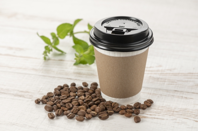 MacDonaldでストロー廃止後に使われるふたのイメージ